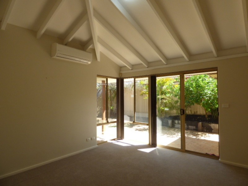 1B Pine Grove, Kardinya WA 6163