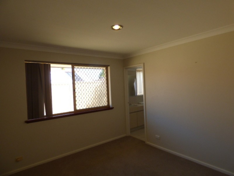 1B Pine Grove, Kardinya WA 6163