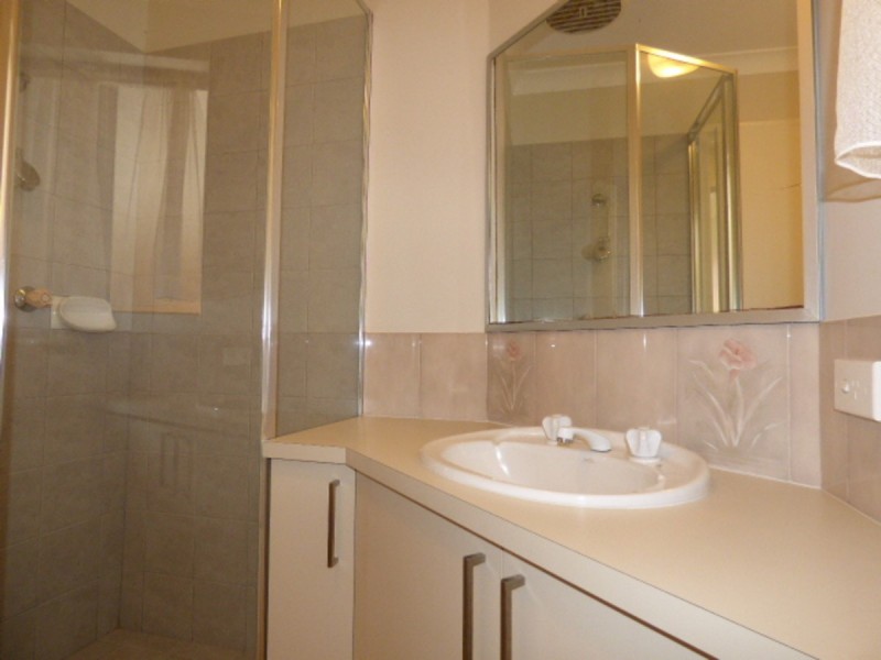 1B Pine Grove, Kardinya WA 6163