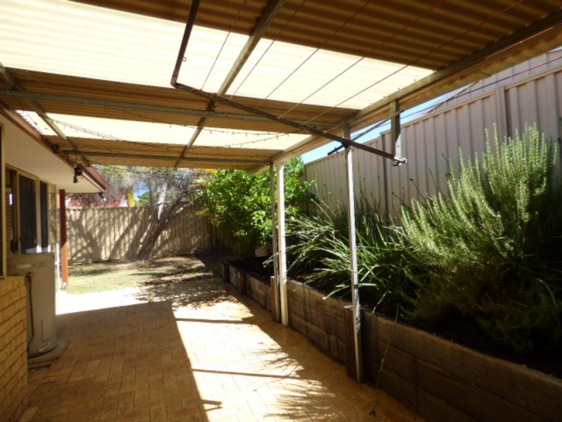 1B Pine Grove, Kardinya WA 6163
