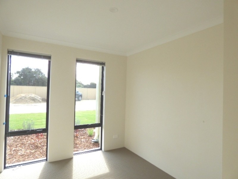 3 Blue Road, Canning Vale WA 6155