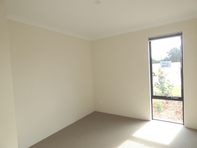 3 Blue Road, Canning Vale WA 6155