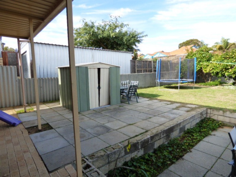 4 Wiggins Road, Orelia WA 6167