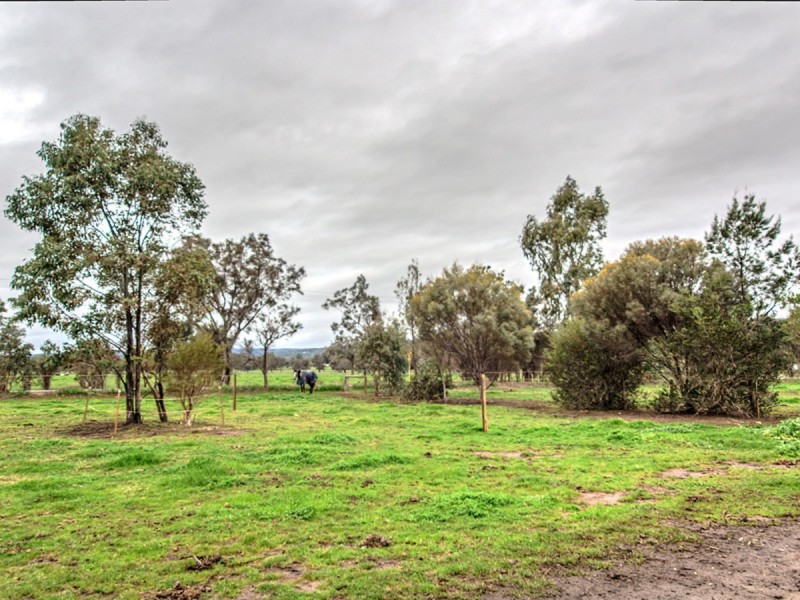 215 Summerfield Road, Serpentine WA 6125