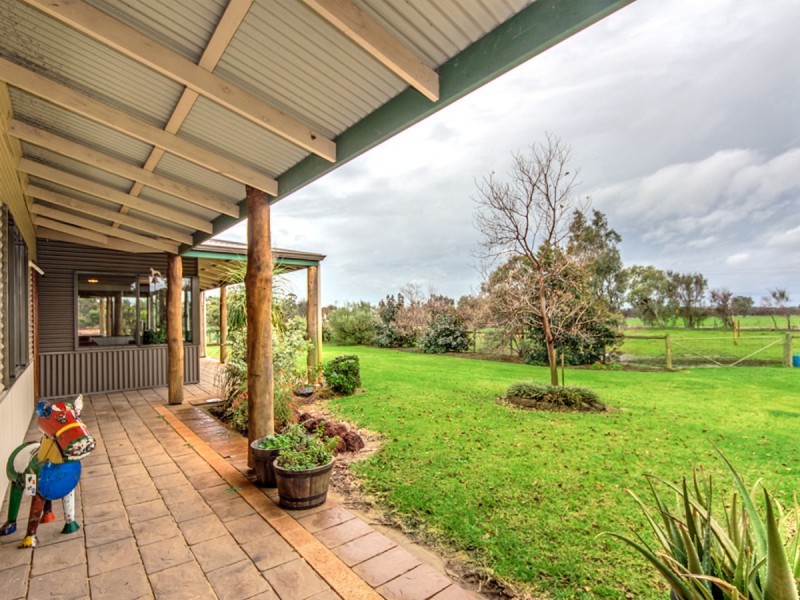 215 Summerfield Road, Serpentine WA 6125
