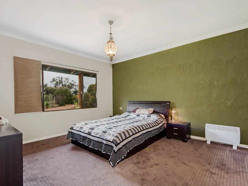 215 Summerfield Road, Serpentine WA 6125