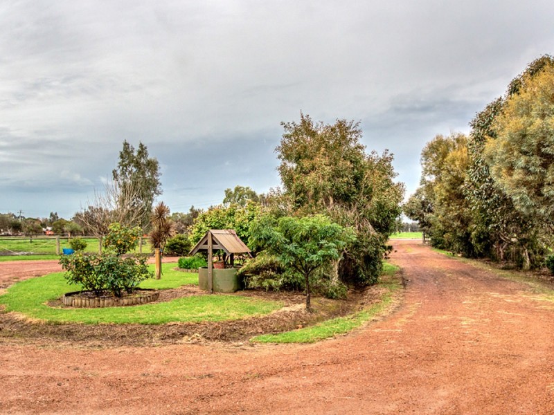 215 Summerfield Road, Serpentine WA 6125