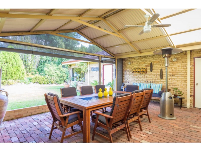 8 Melaleuca Court, Canning Vale WA 6155