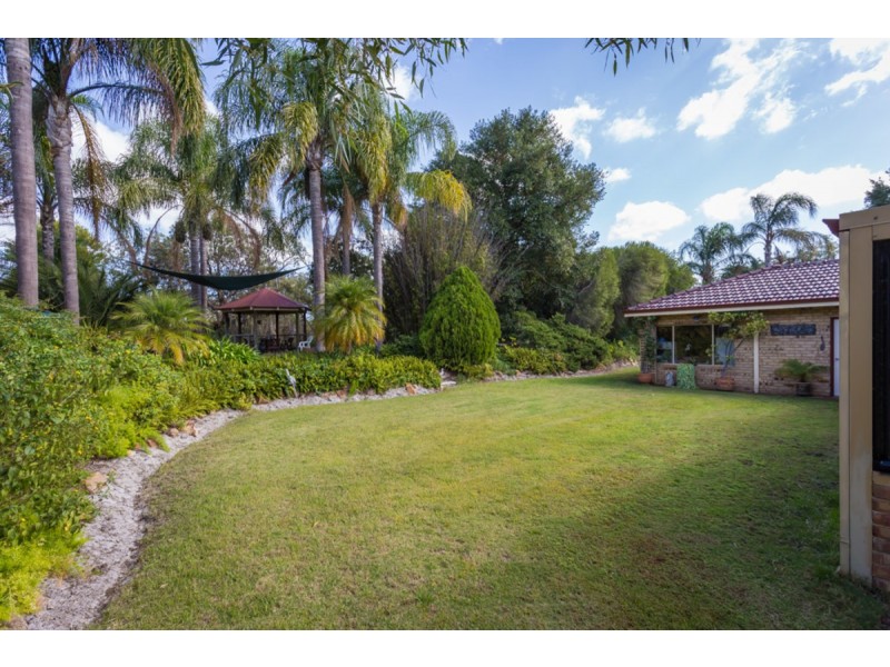 8 Melaleuca Court, Canning Vale WA 6155