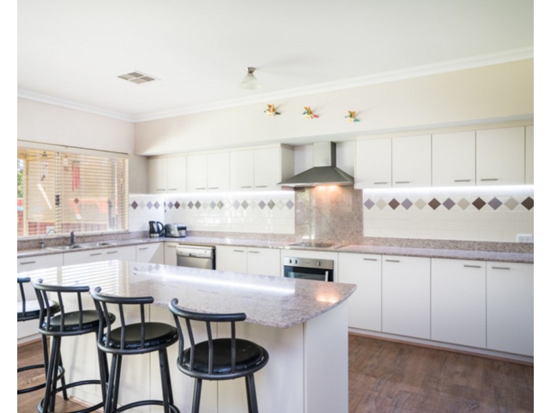 10 Vellender Road, Bedfordale WA 6112