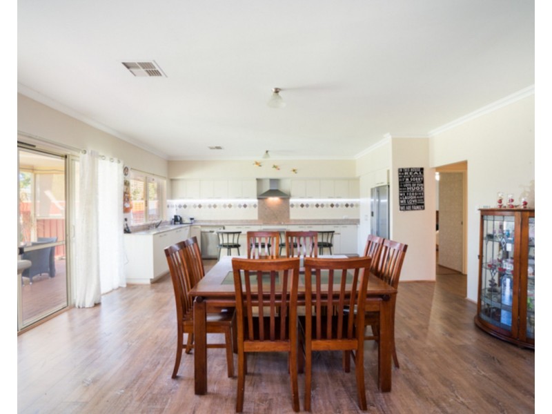 10 Vellender Road, Bedfordale WA 6112