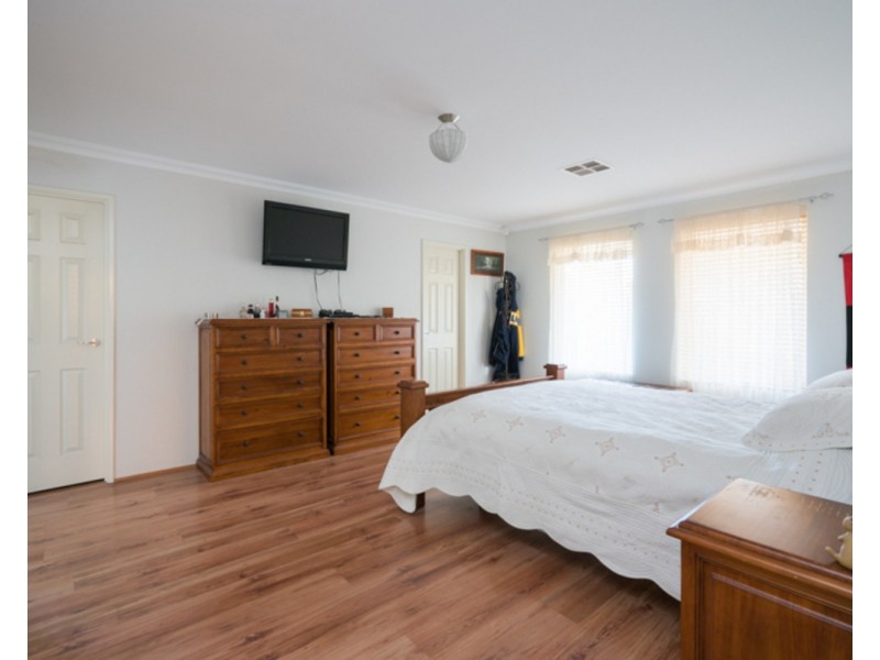 10 Vellender Road, Bedfordale WA 6112