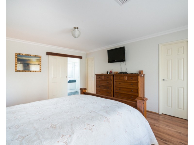 10 Vellender Road, Bedfordale WA 6112