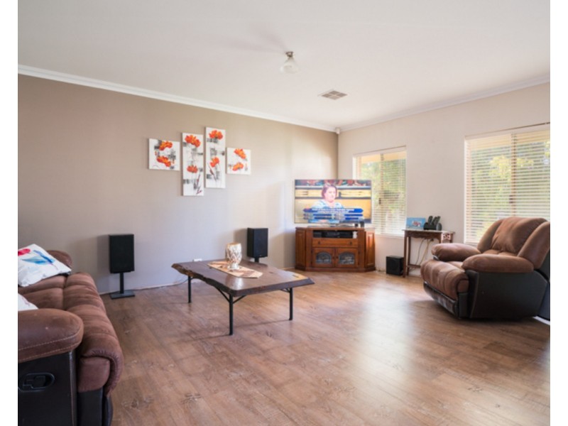 10 Vellender Road, Bedfordale WA 6112