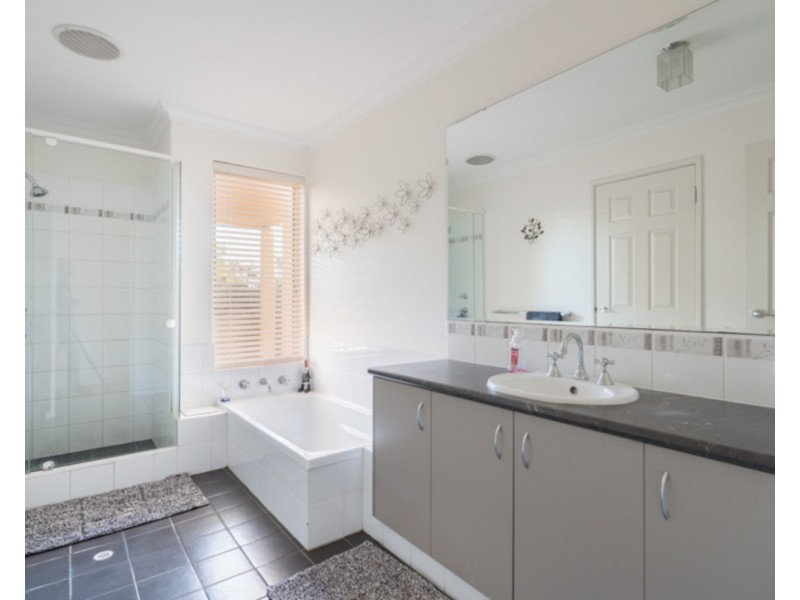 10 Vellender Road, Bedfordale WA 6112