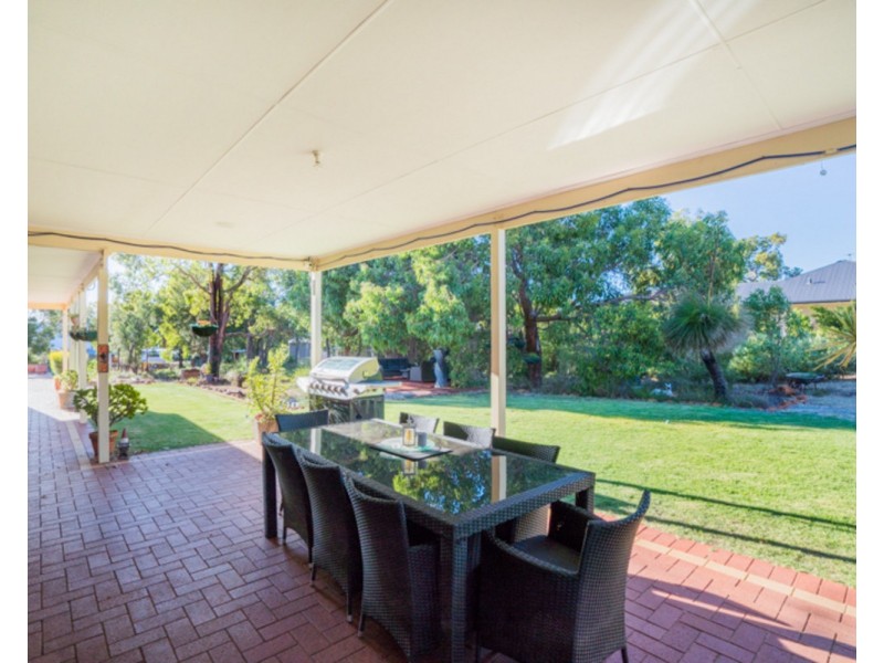 10 Vellender Road, Bedfordale WA 6112