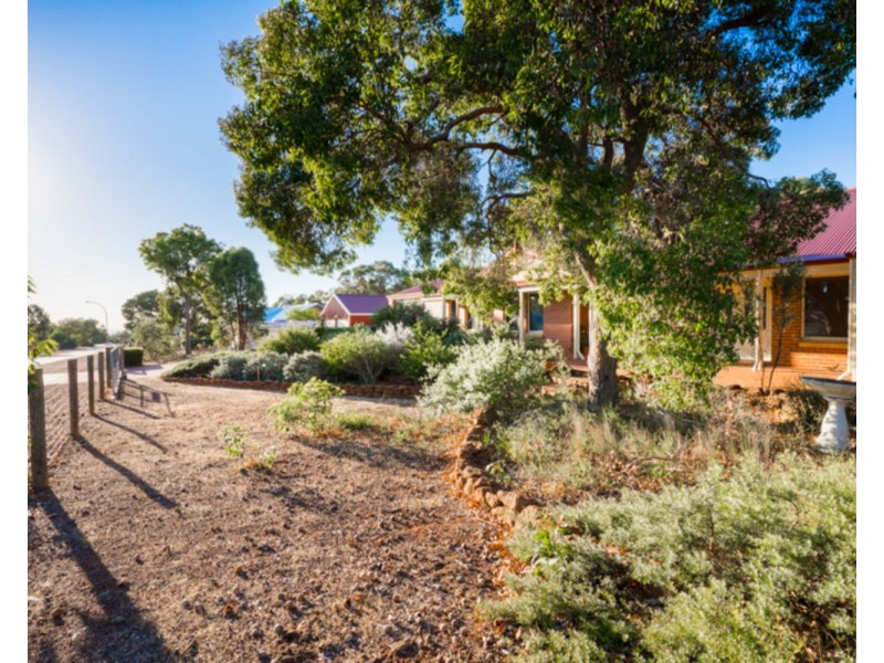 10 Vellender Road, Bedfordale WA 6112