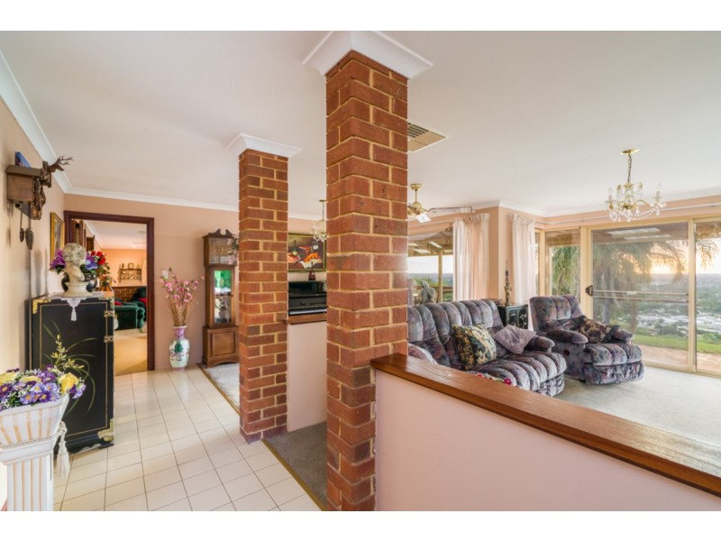 8 Fisher Place, Mount Nasura WA 6112