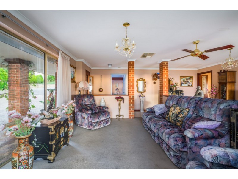 8 Fisher Place, Mount Nasura WA 6112