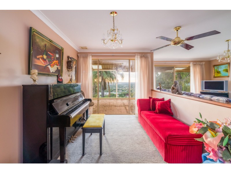 8 Fisher Place, Mount Nasura WA 6112