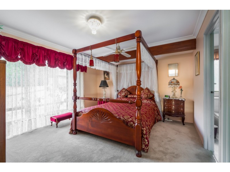 8 Fisher Place, Mount Nasura WA 6112