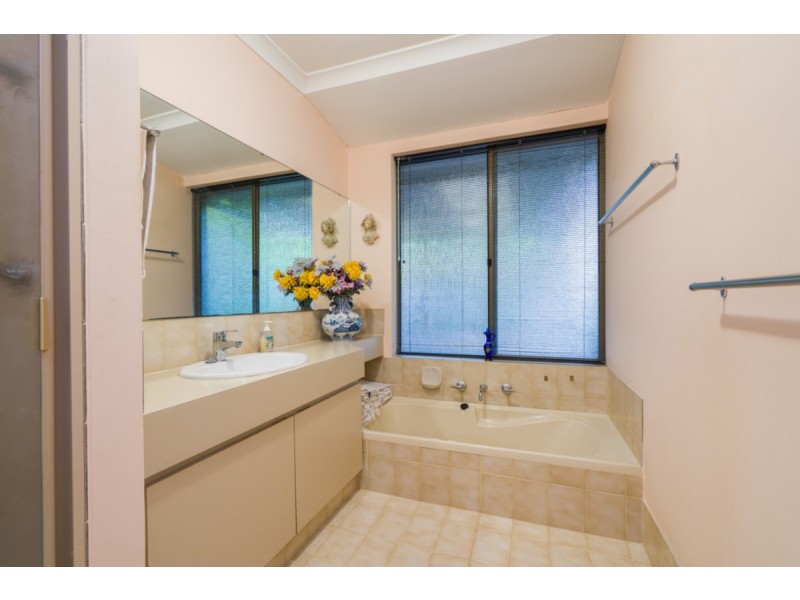 8 Fisher Place, Mount Nasura WA 6112