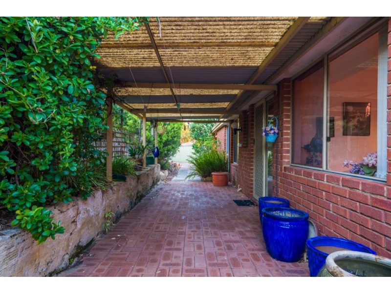 8 Fisher Place, Mount Nasura WA 6112