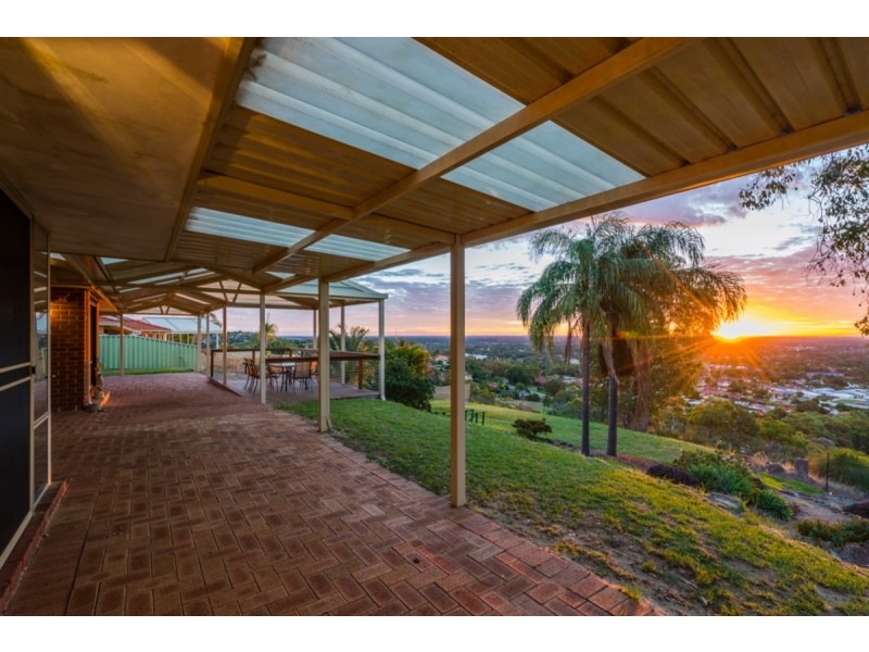 8 Fisher Place, Mount Nasura WA 6112