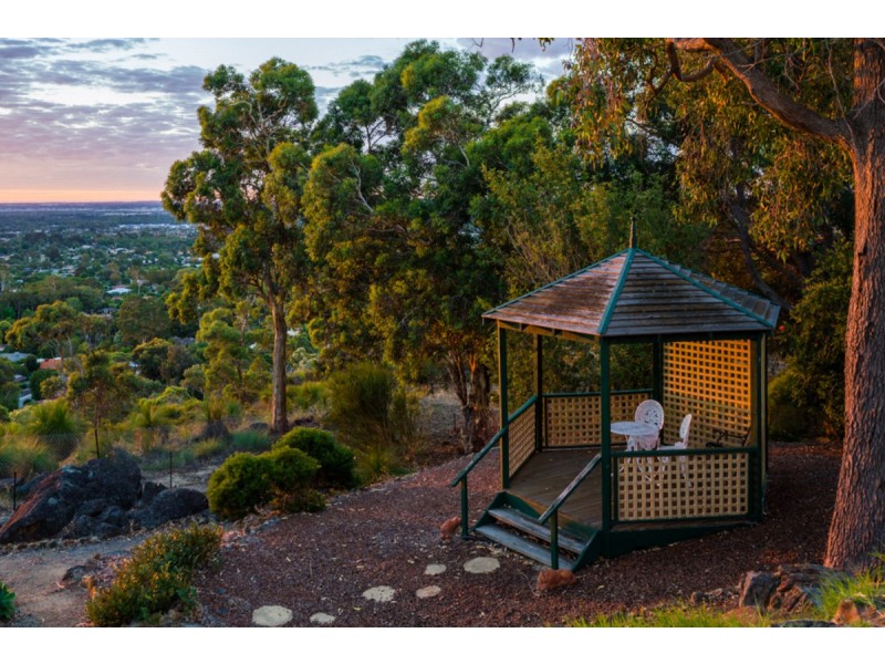 8 Fisher Place, Mount Nasura WA 6112