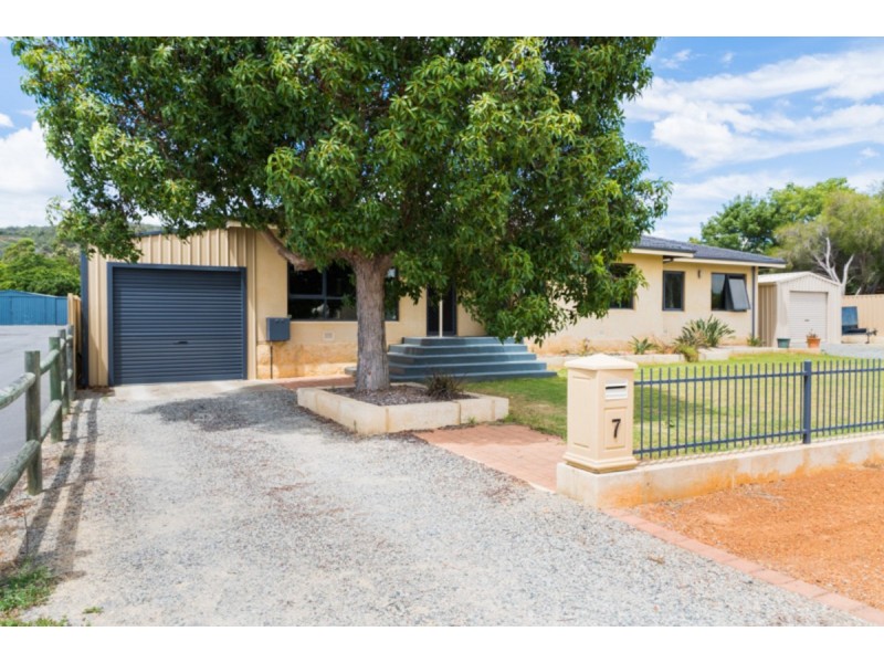 7 William Street, Byford WA 6122