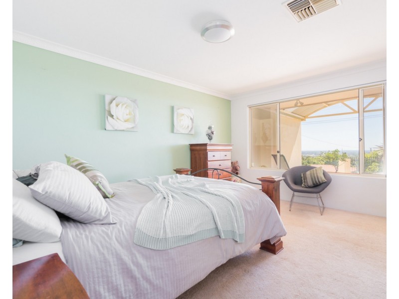 19 Talus Drive, Mount Richon WA 6112