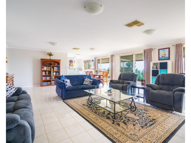 38 Talus Drive, Mount Richon WA 6112