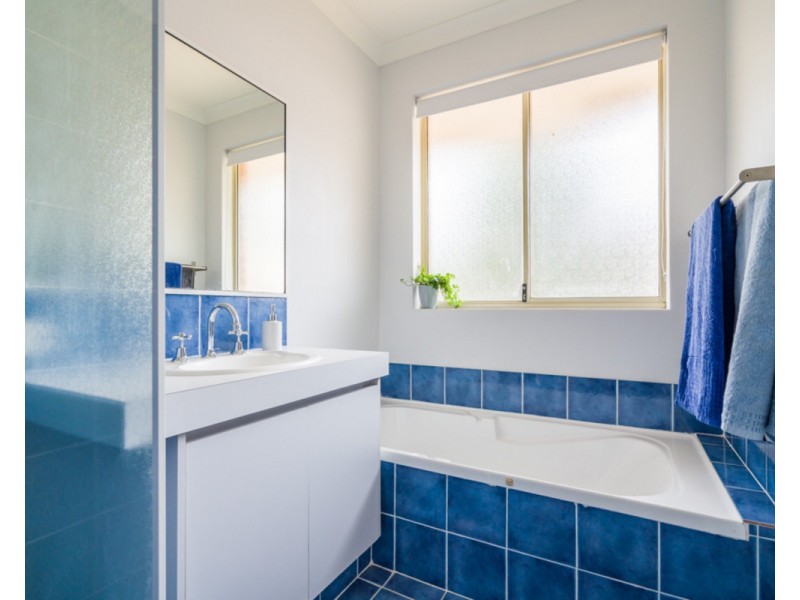 38 Talus Drive, Mount Richon WA 6112