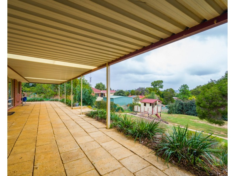 38 Talus Drive, Mount Richon WA 6112