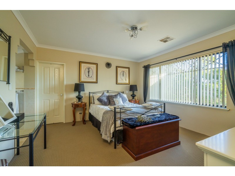 3 Waters Place, Bedfordale WA 6112