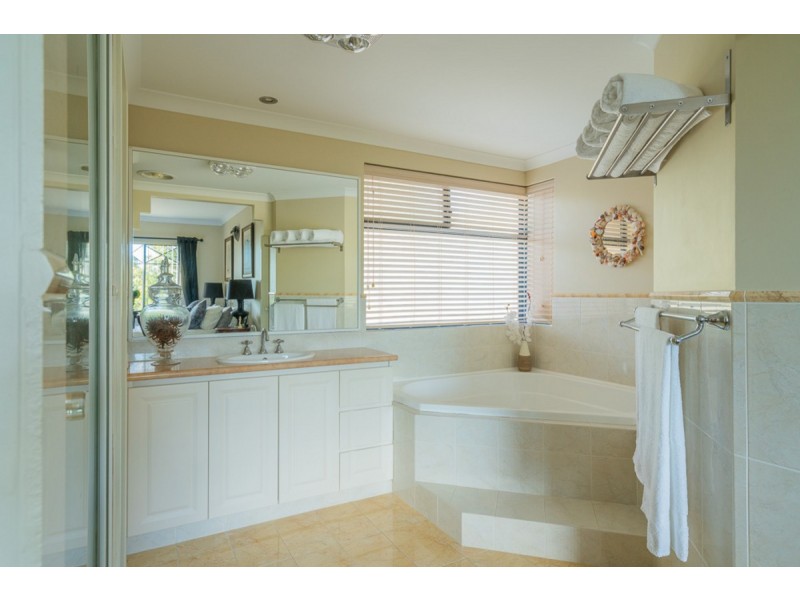 3 Waters Place, Bedfordale WA 6112