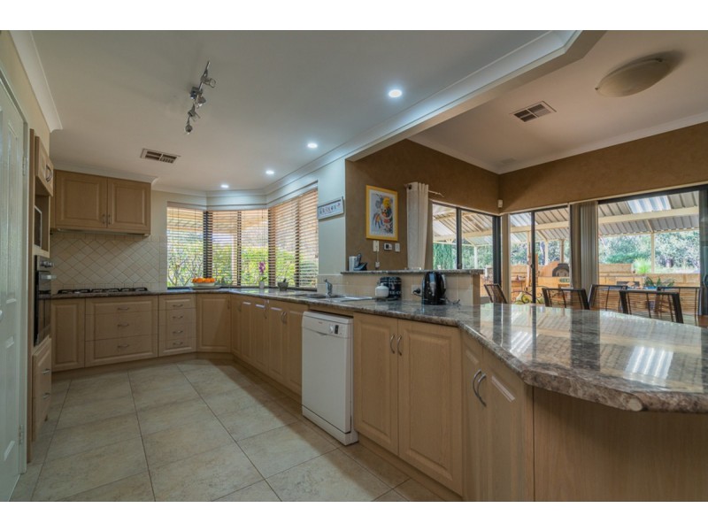 3 Waters Place, Bedfordale WA 6112