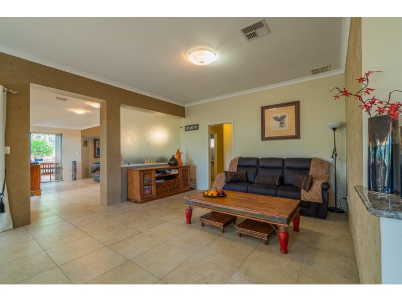 3 Waters Place, Bedfordale WA 6112