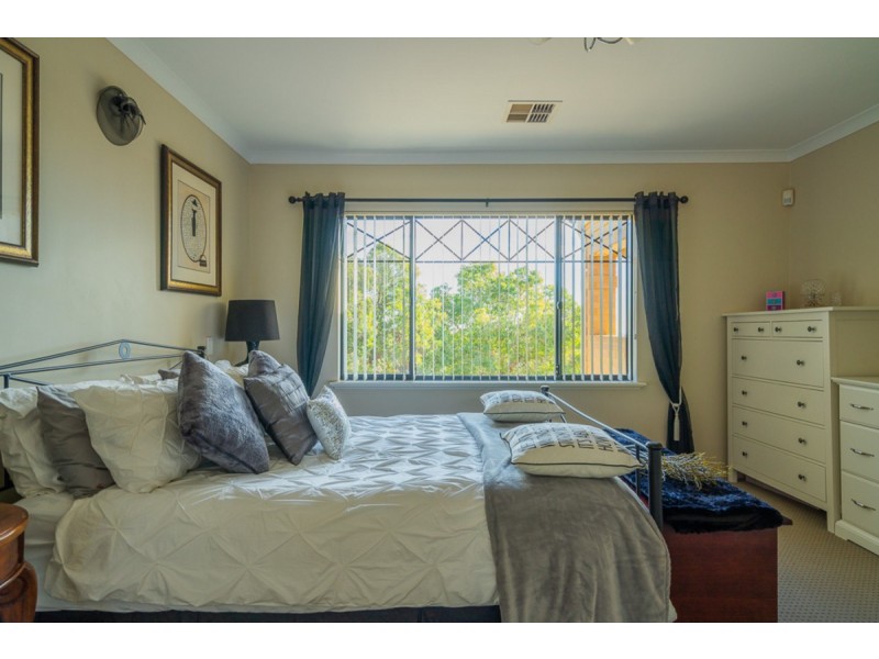 3 Waters Place, Bedfordale WA 6112