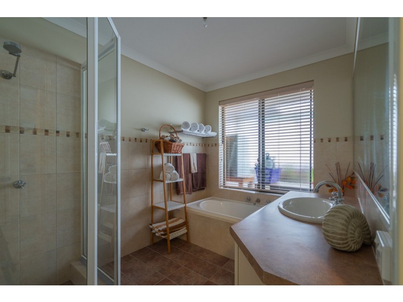 3 Waters Place, Bedfordale WA 6112