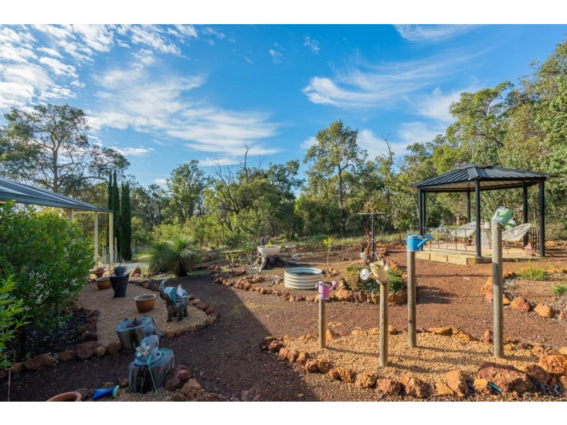 3 Waters Place, Bedfordale WA 6112