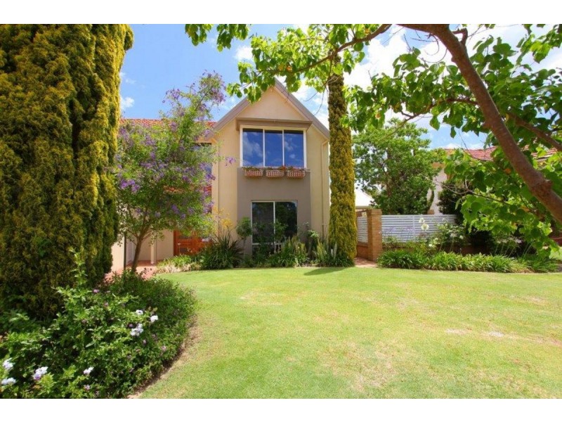 11 Rolls Court, Canning Vale WA 6155