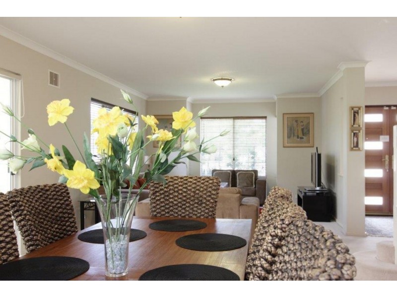 11 Rolls Court, Canning Vale WA 6155