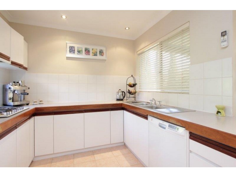 11 Rolls Court, Canning Vale WA 6155