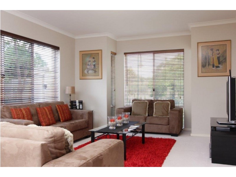 11 Rolls Court, Canning Vale WA 6155