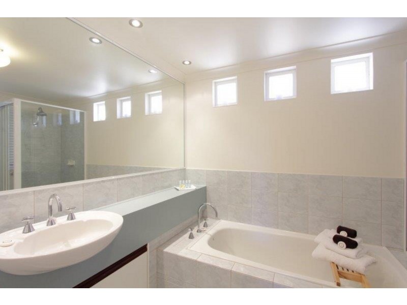 11 Rolls Court, Canning Vale WA 6155