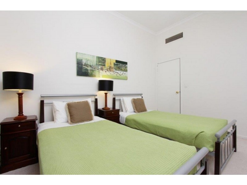 11 Rolls Court, Canning Vale WA 6155