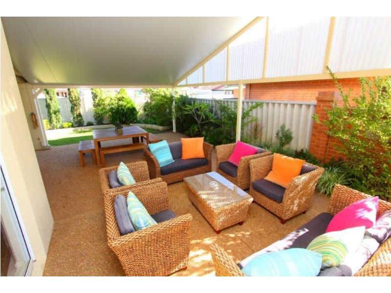 11 Rolls Court, Canning Vale WA 6155