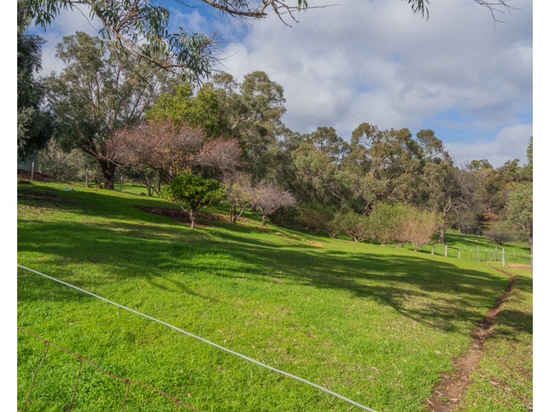 80 Albany Highway, Bedfordale WA 6112