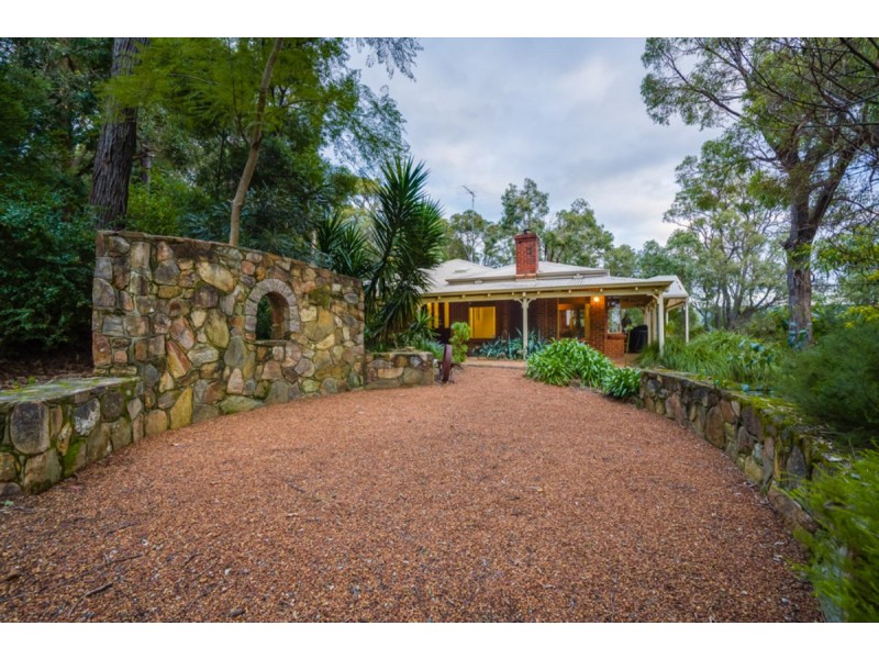 11 Mann Place, Roleystone WA 6111